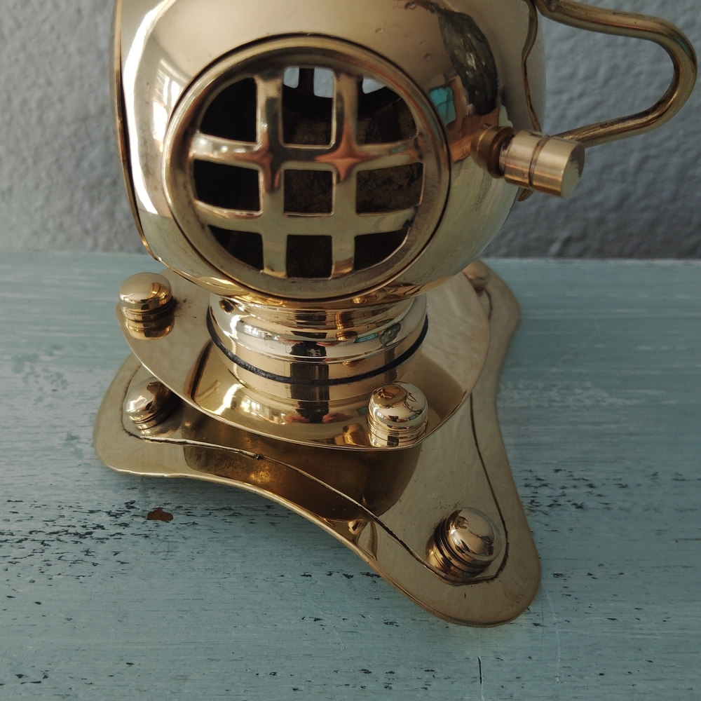 Invicta Gold Diving Helmet Clock - Picture 4 of 6